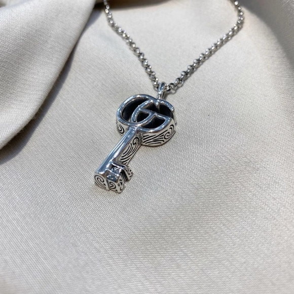 Gucci - Picture 4 of 5